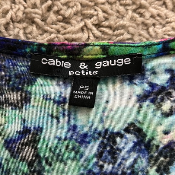 Beautiful multi colored Top - Picture 3 of 8